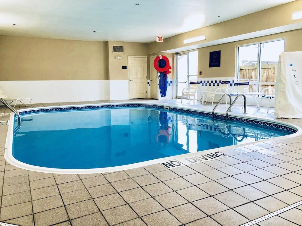 Comfort Suites Terre Haute University Area Exterior photo