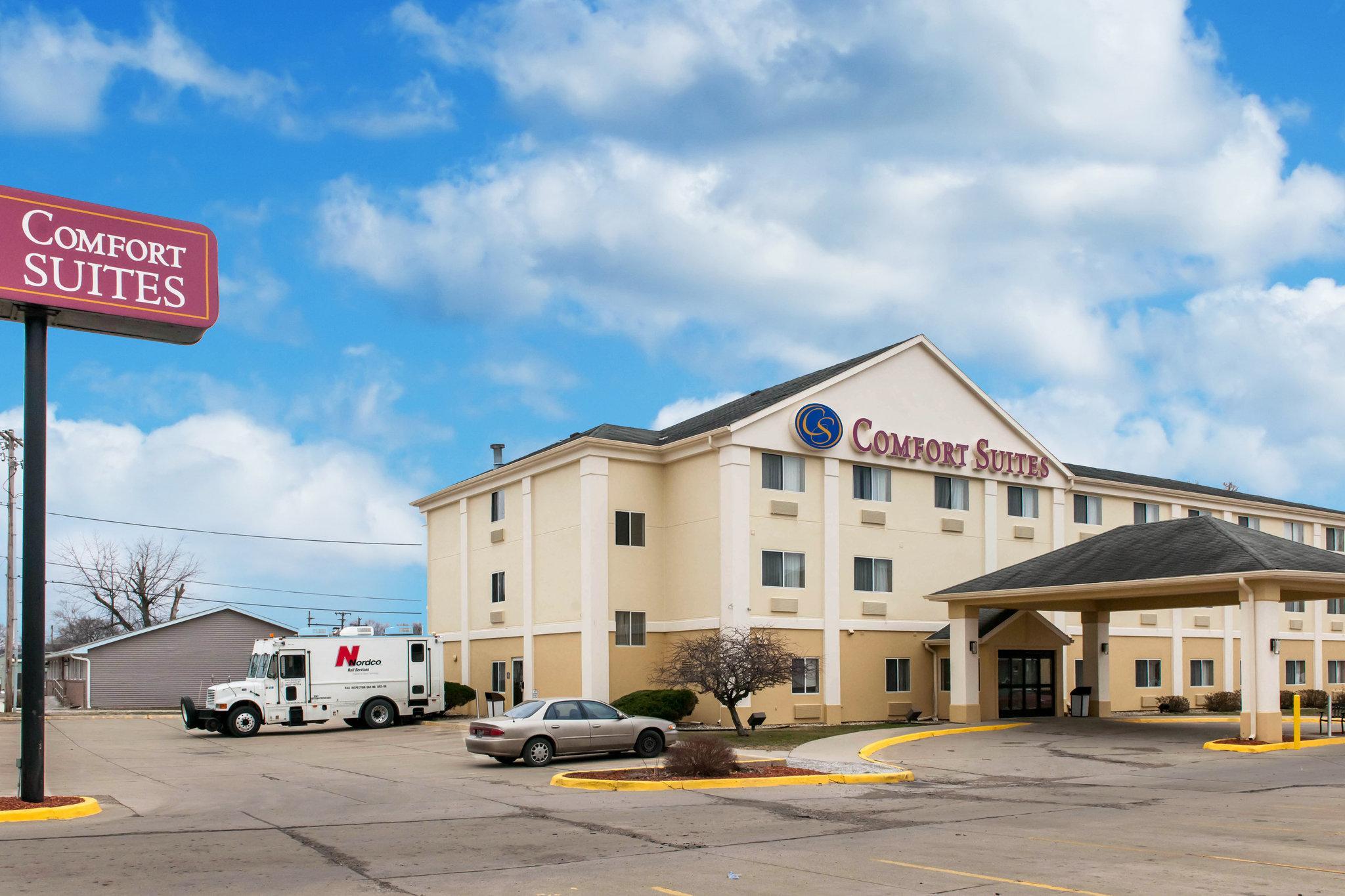 Comfort Suites Terre Haute University Area Exterior photo