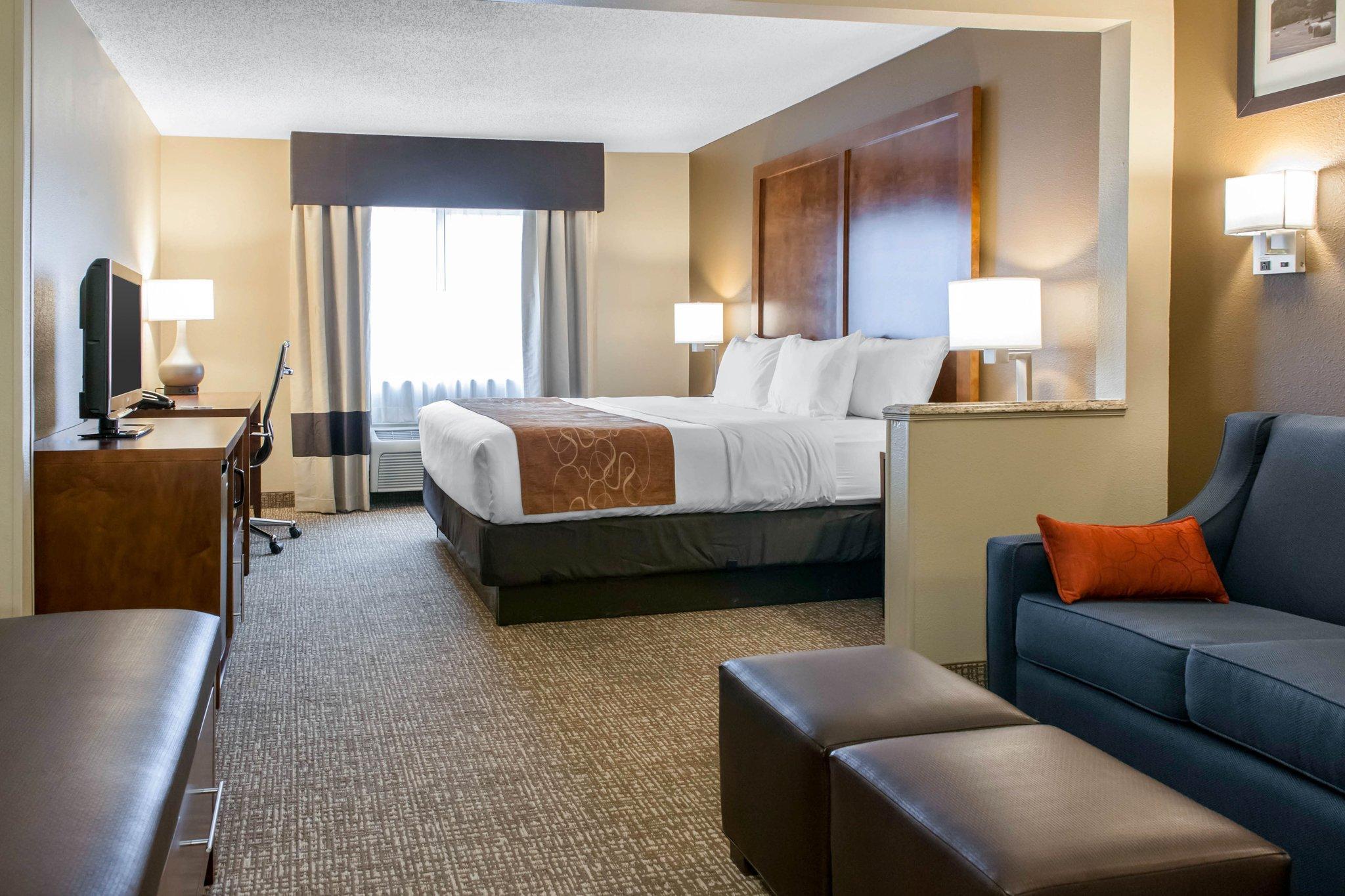 Comfort Suites Terre Haute University Area Exterior photo
