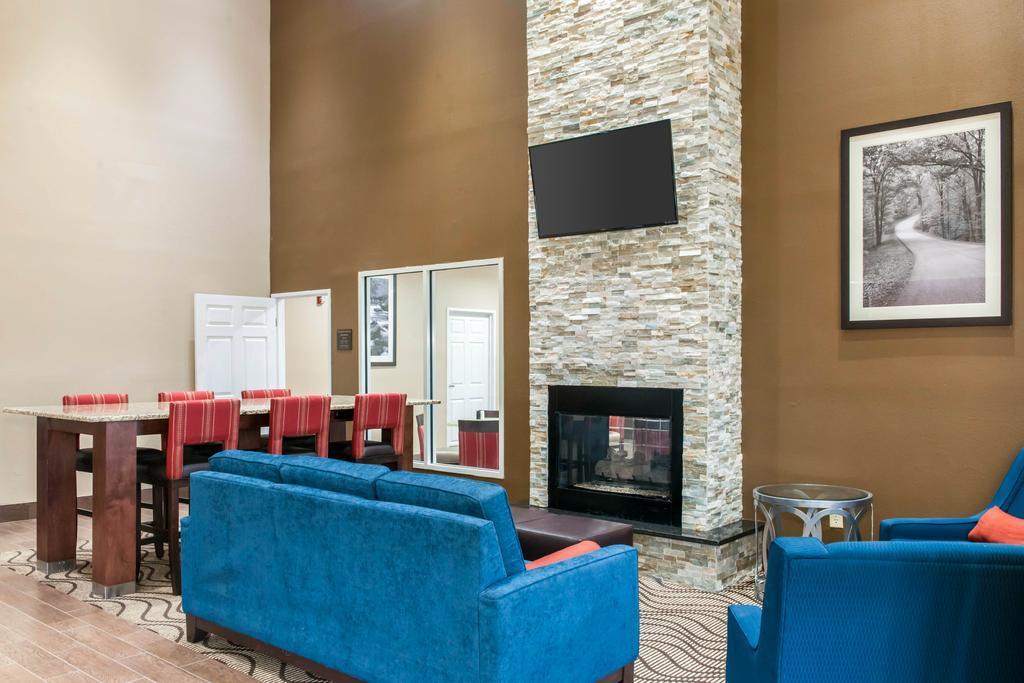 Comfort Suites Terre Haute University Area Exterior photo