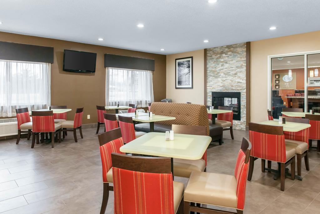 Comfort Suites Terre Haute University Area Exterior photo