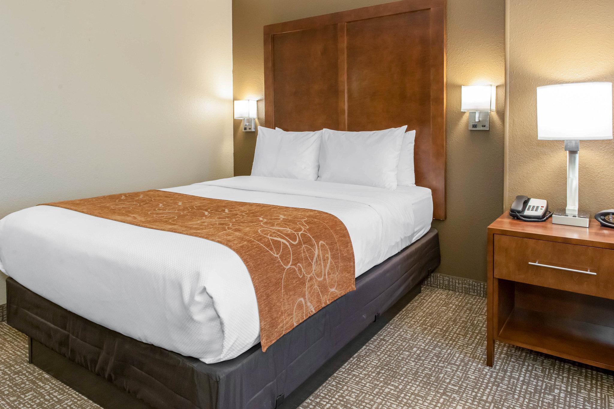 Comfort Suites Terre Haute University Area Exterior photo