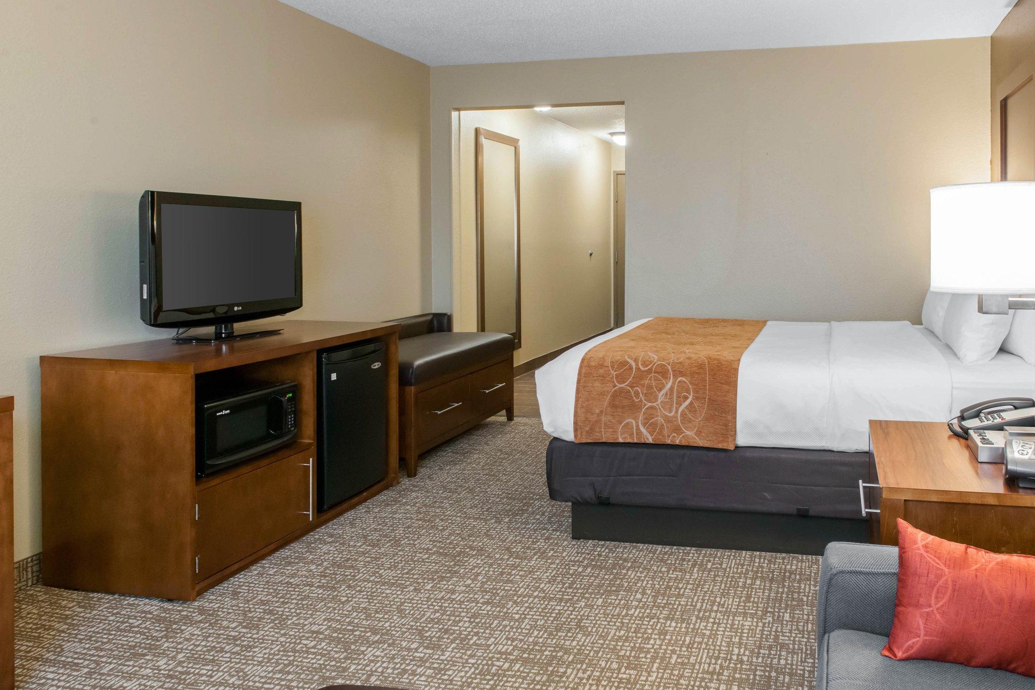 Comfort Suites Terre Haute University Area Exterior photo