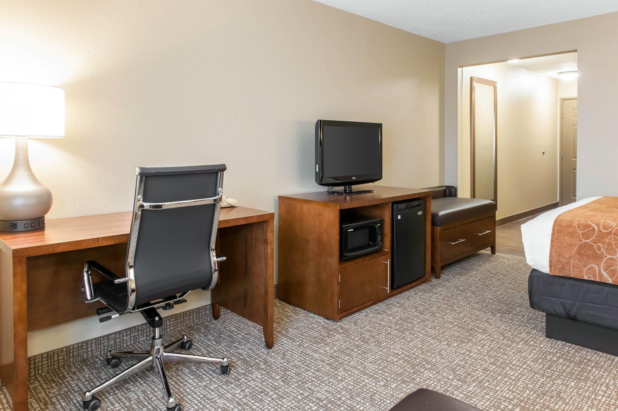 Comfort Suites Terre Haute University Area Exterior photo