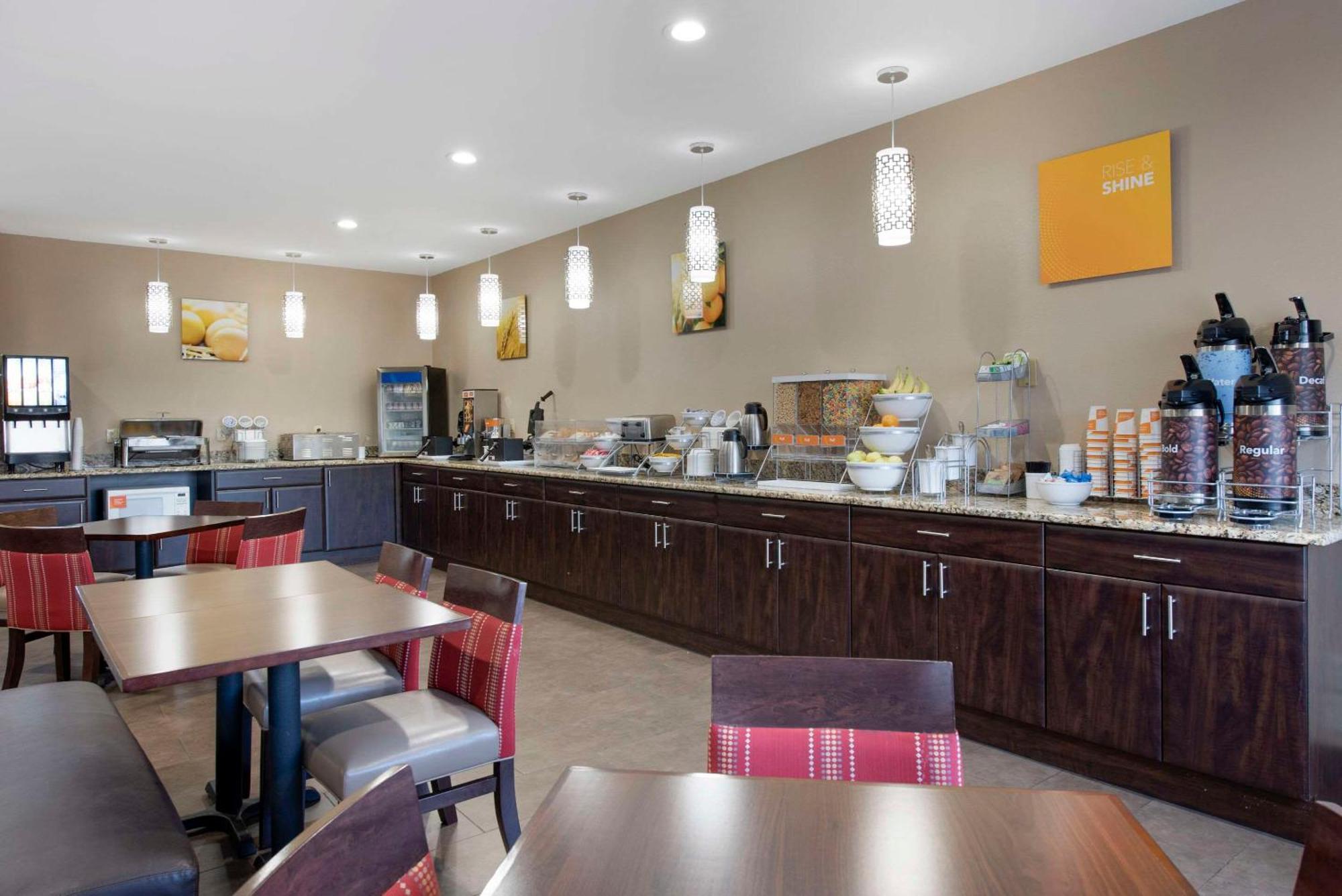 Comfort Suites Terre Haute University Area Exterior photo