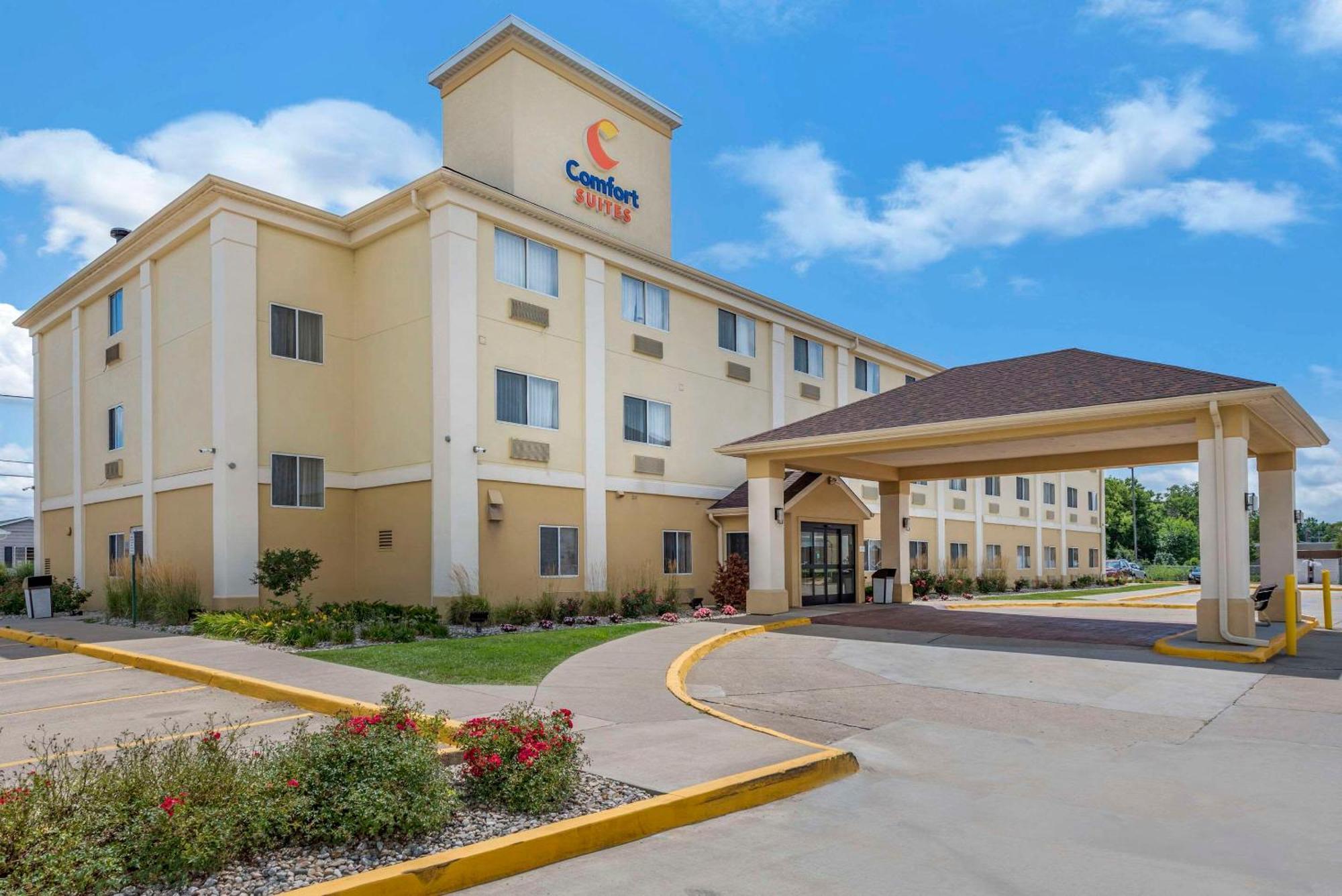 Comfort Suites Terre Haute University Area Exterior photo