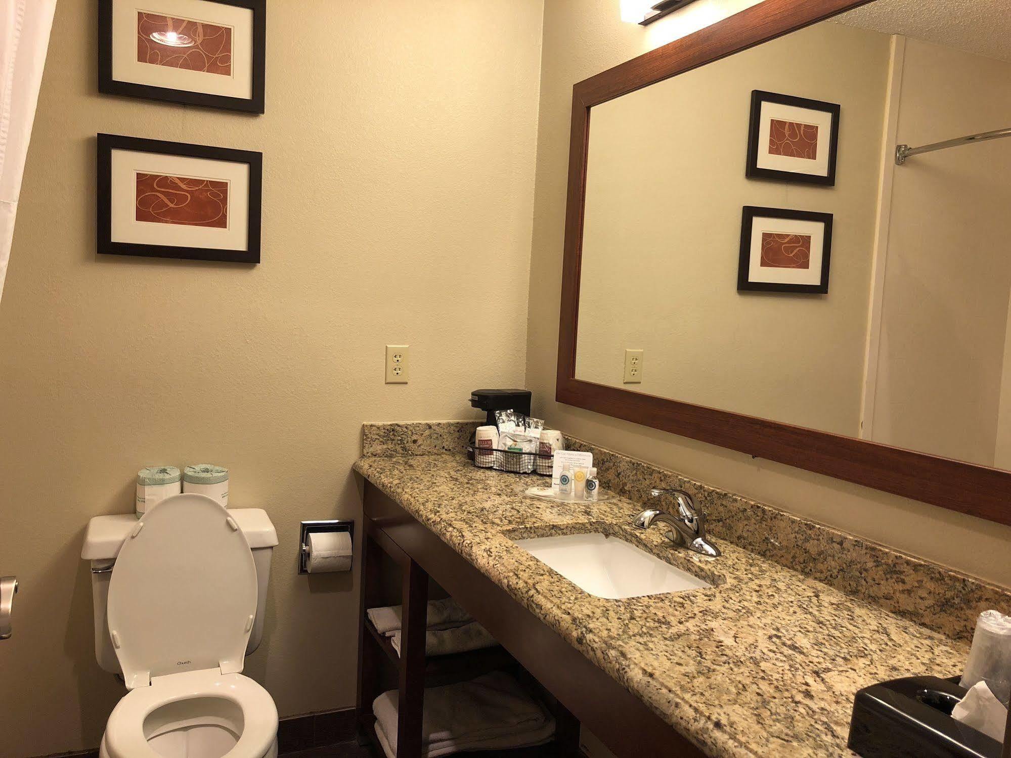 Comfort Suites Terre Haute University Area Exterior photo
