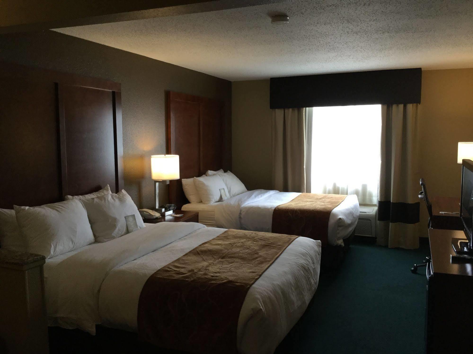 Comfort Suites Terre Haute University Area Exterior photo